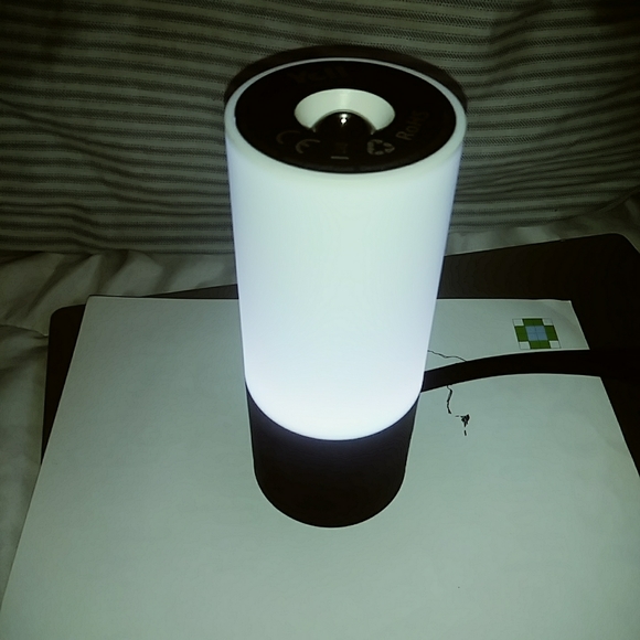 Bluetooth speaker/nightlight Ye!! - Picture 4 of 5